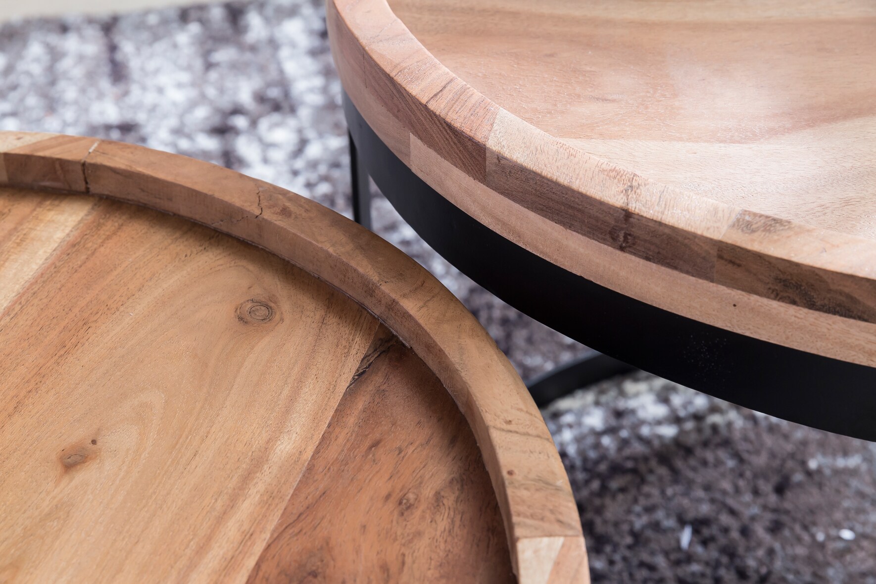 KADIMA DESIGN Beistelltisch-Set INDI: 2er Set, runde Tischplatten, Metallgestell, Massivholz, naturbelassen