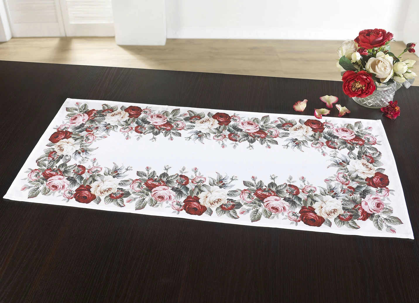 Aussdrucksstarke Tischdecke mit bezauberndem Rosen-Dessin