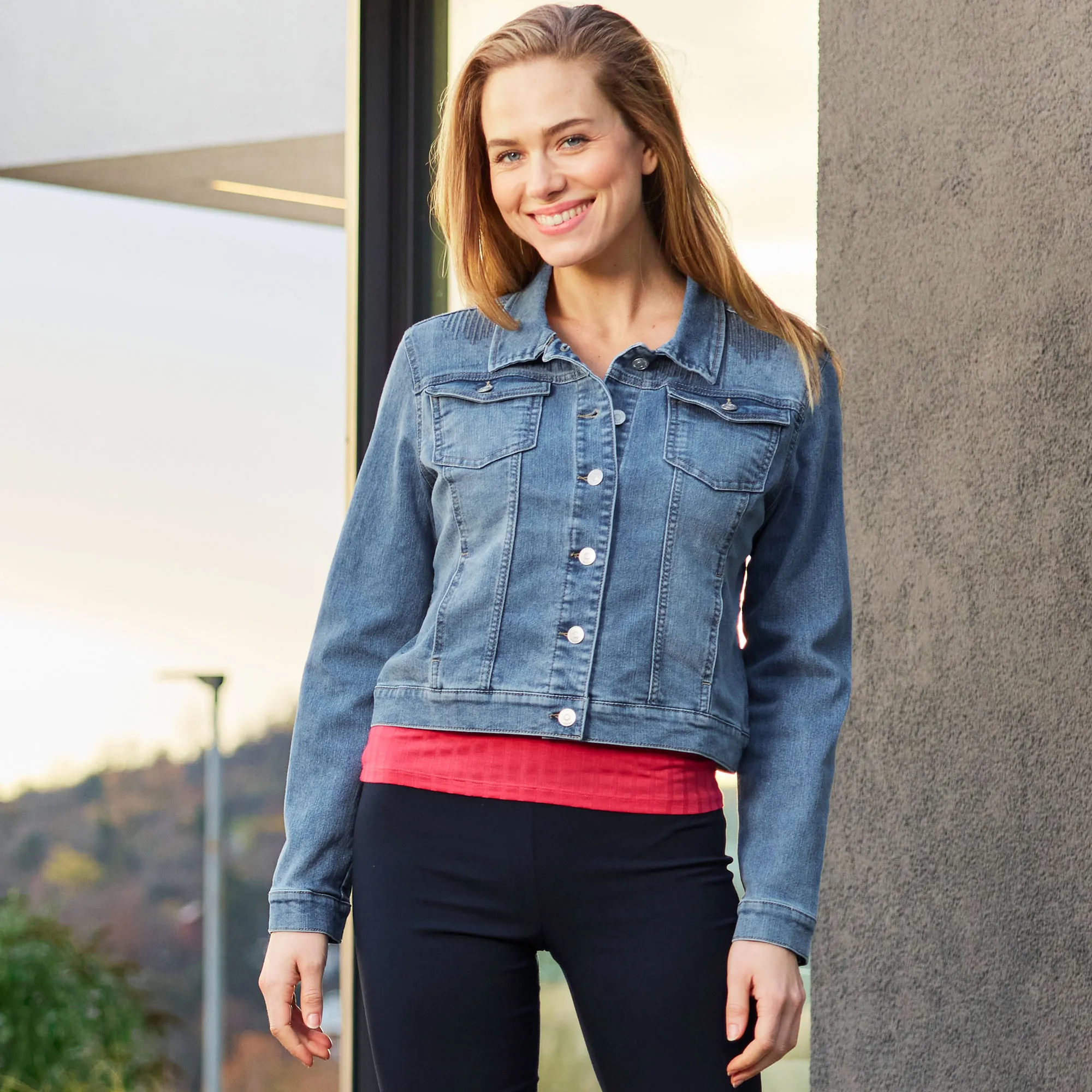 Damen-Jeansjacke mit Paillettenverzierung