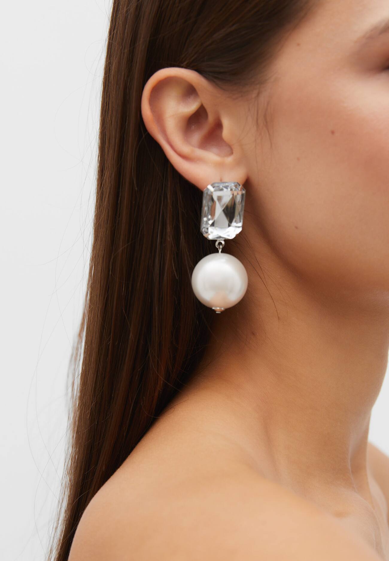 Brincos irregulares de strass