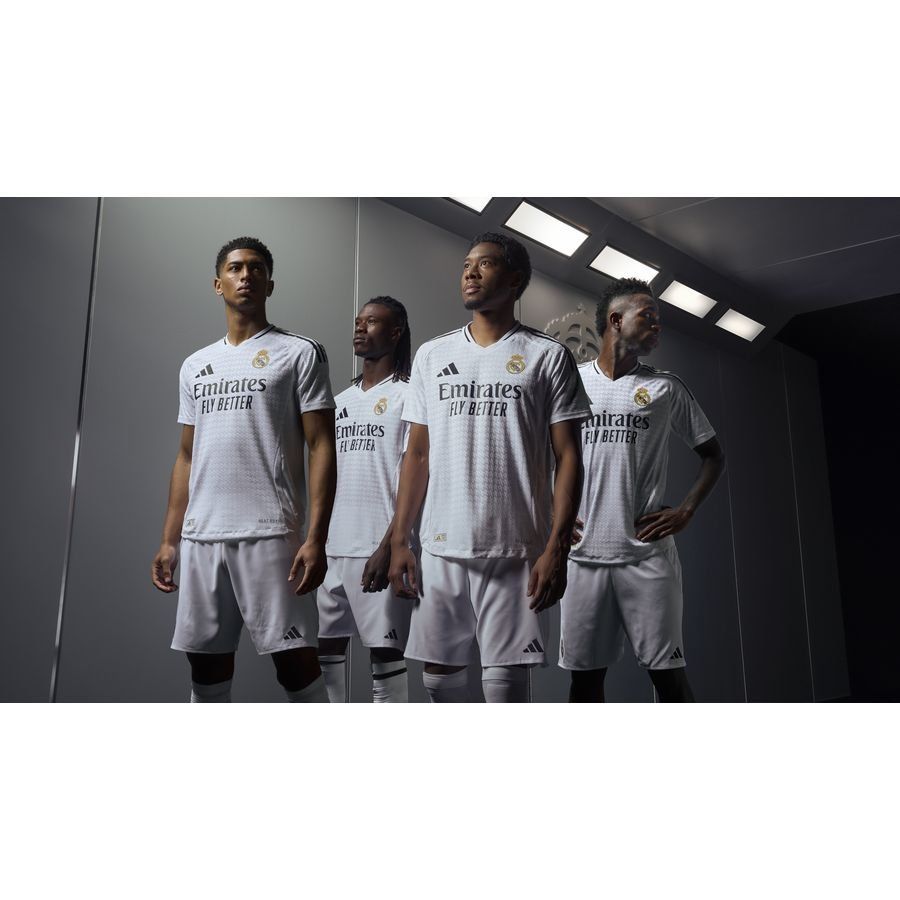 Real Madrid Maillot Domicile 2024/25 Authentic Mbappé 9   Champions League Gagnant   UEFA Foundation Badge de Manche