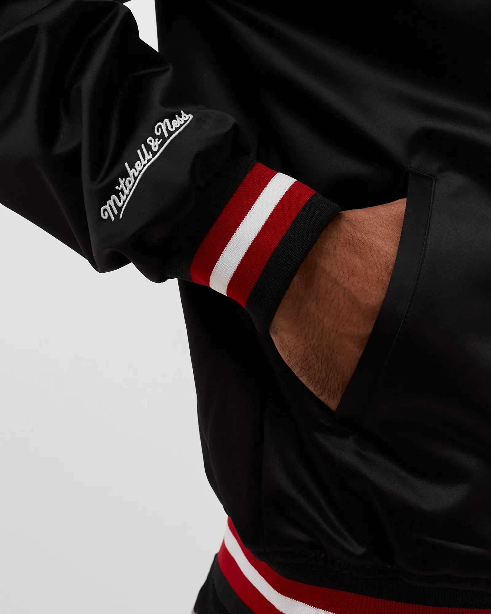 Mitchell & Ness NBA Lightweight Satin Jacket Chicago Bulls