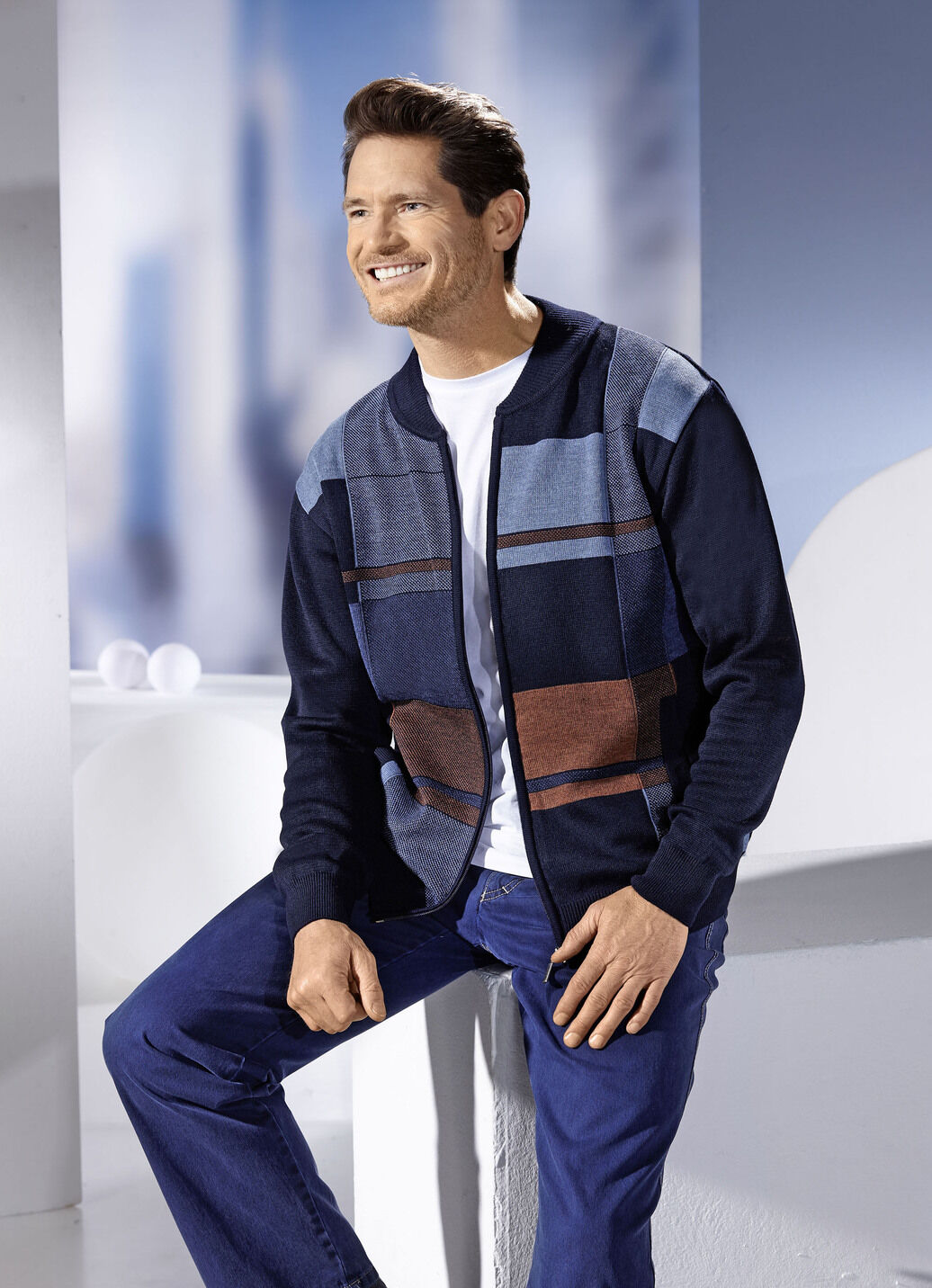Jacke mit durchgehendem Reissverschluss in 2 Farben