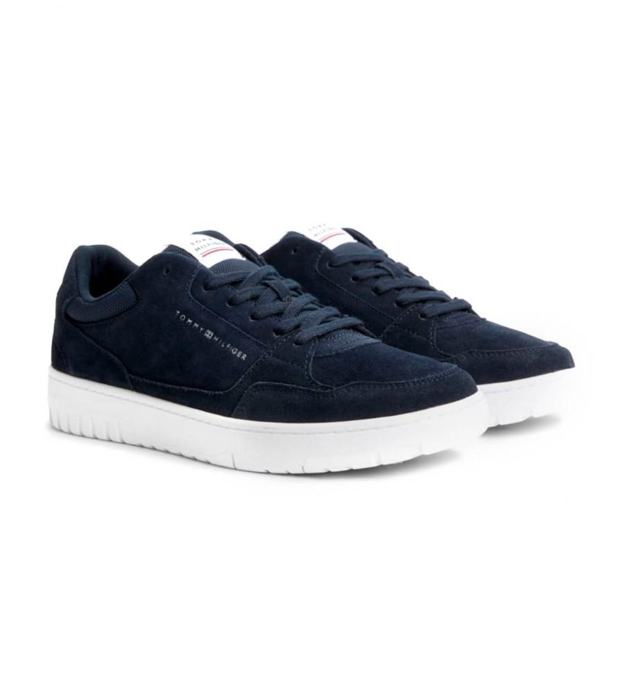 Tênis Tommy Hilfiger azul-marinho de camurça com sola de borracha.