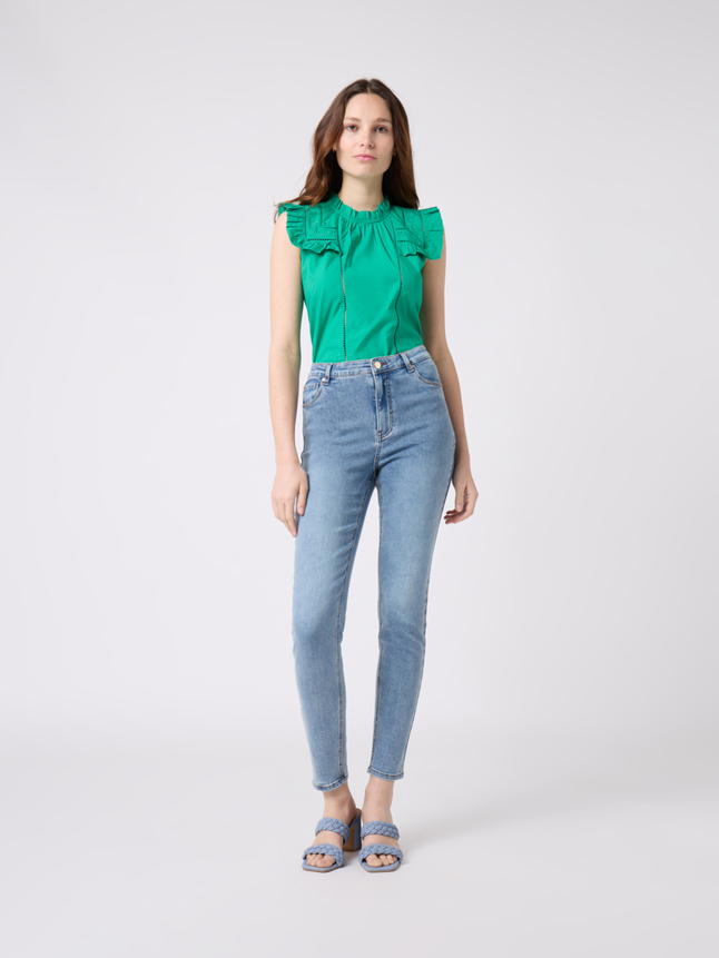 Blouse brodée sans manche