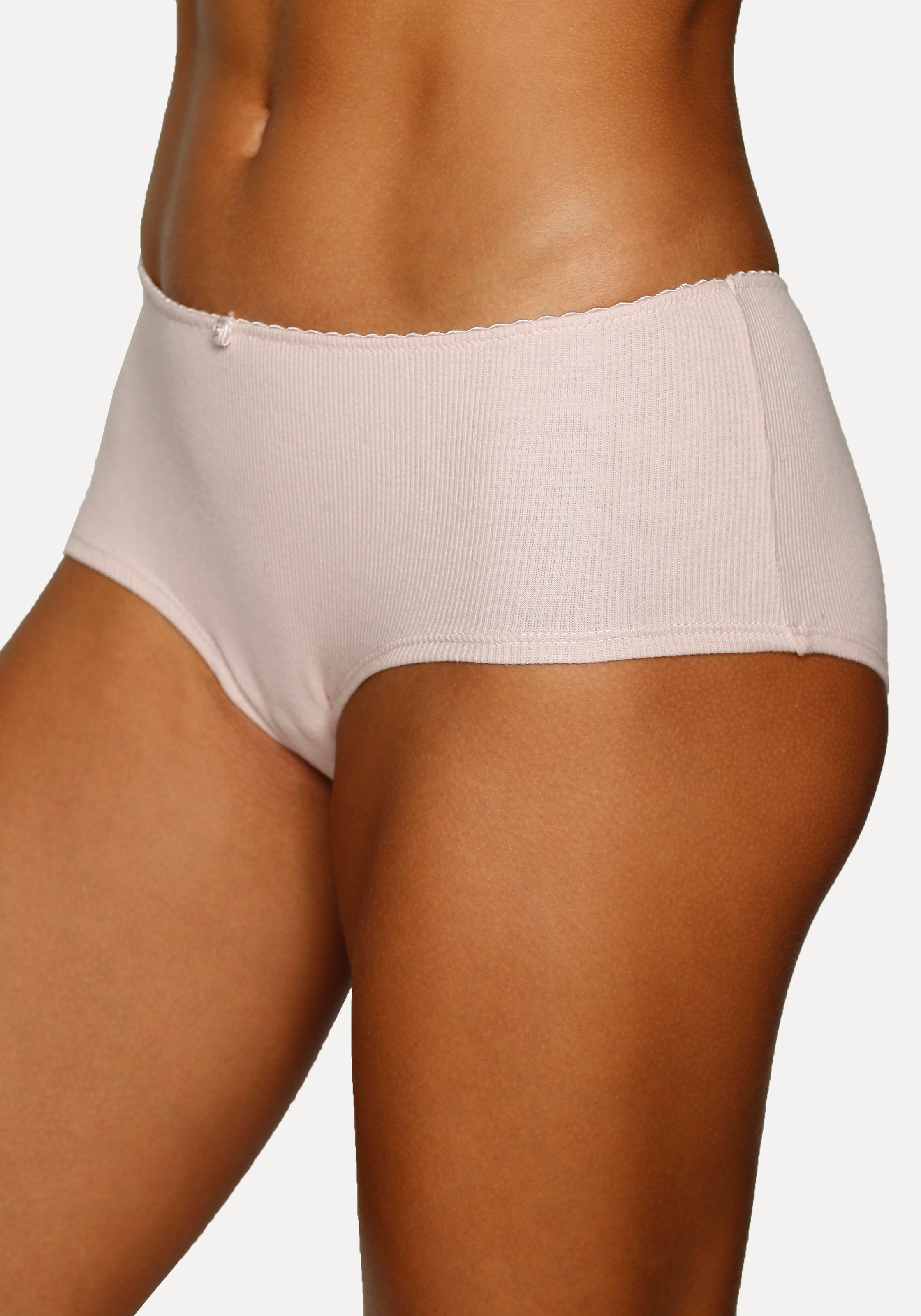 Vivance Panty , aus weicher und elastischer Rippware, mit zartem Röschen vorn