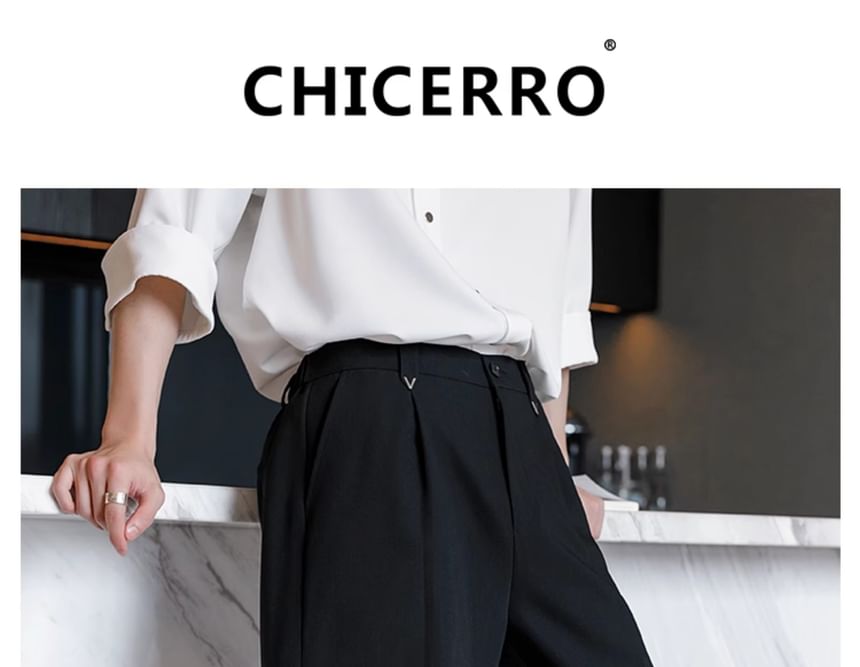 CHIC ERRO - Mid Rise Effen Belettering Shorts