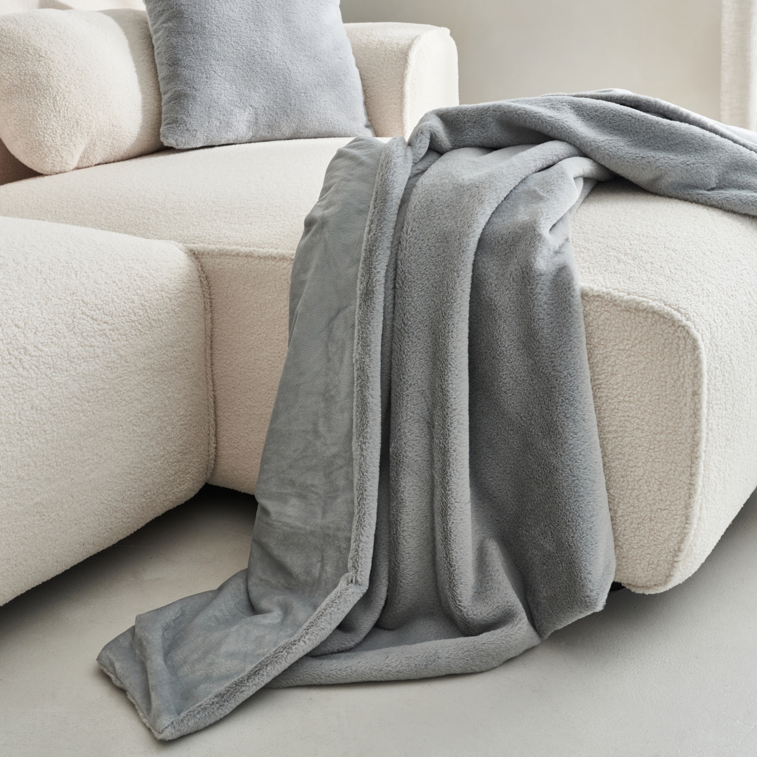 Plaid fausse fourrure gris clair poil long doublure polaire 130 x 160cm - laponie
