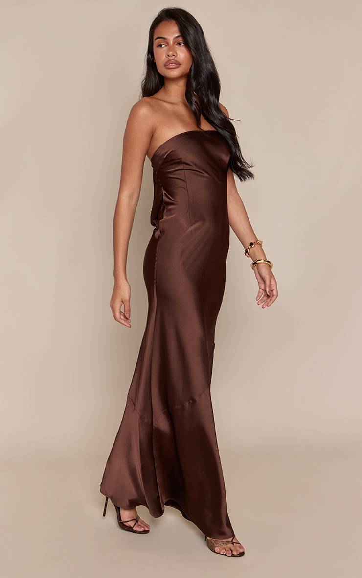 Chocolat Robe Longue Satinée À Bandeau Avec Dos Drapé