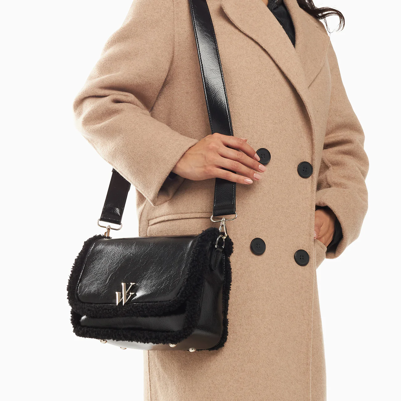Sacs-Sac bandoulière Bertina noir à rabat et faux shearling