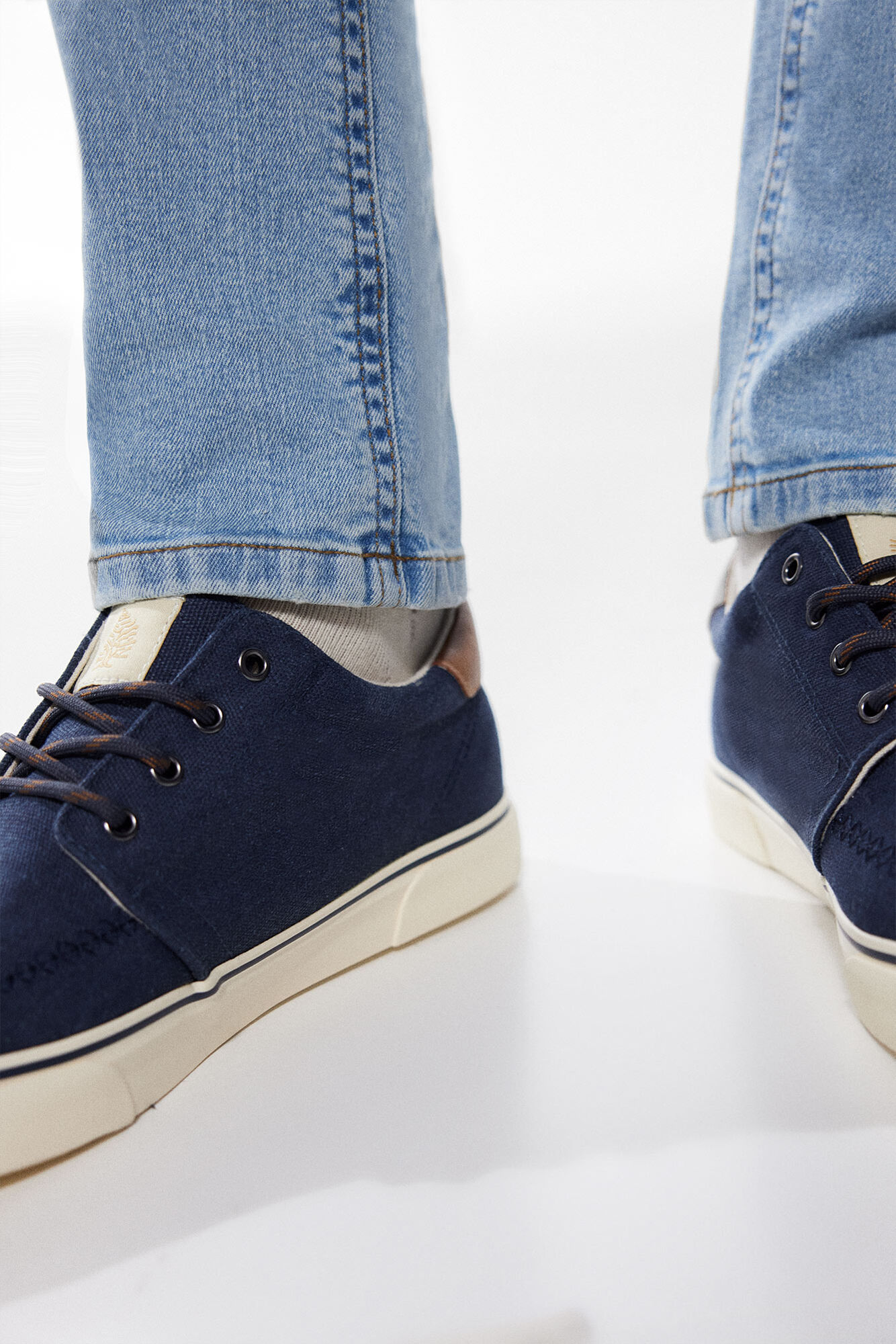 calça jeans skinny de lavagem média clara