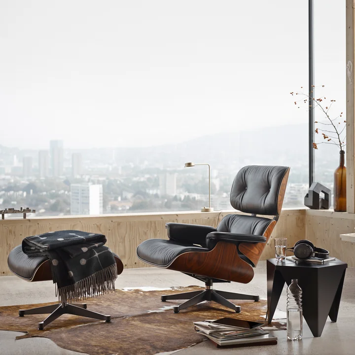 Vitra - Lounge Chair & Ottoman, schwarz, Nussbaum dunkel, Nubia, anthrazit / schwarz (neue Masse)