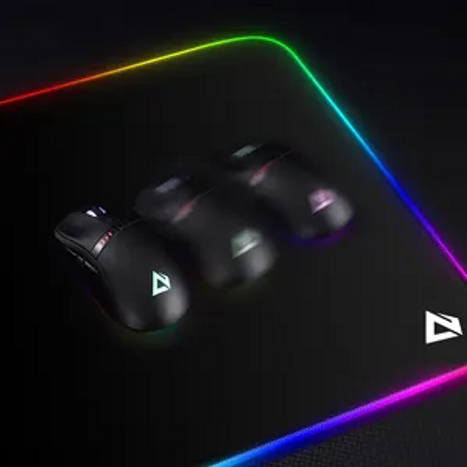 AUKEY KM-P7 RGB Gaming Mauspad Extended Soft LED Multi Color Schreibtischunterlage XL Mousepadabwaschbar