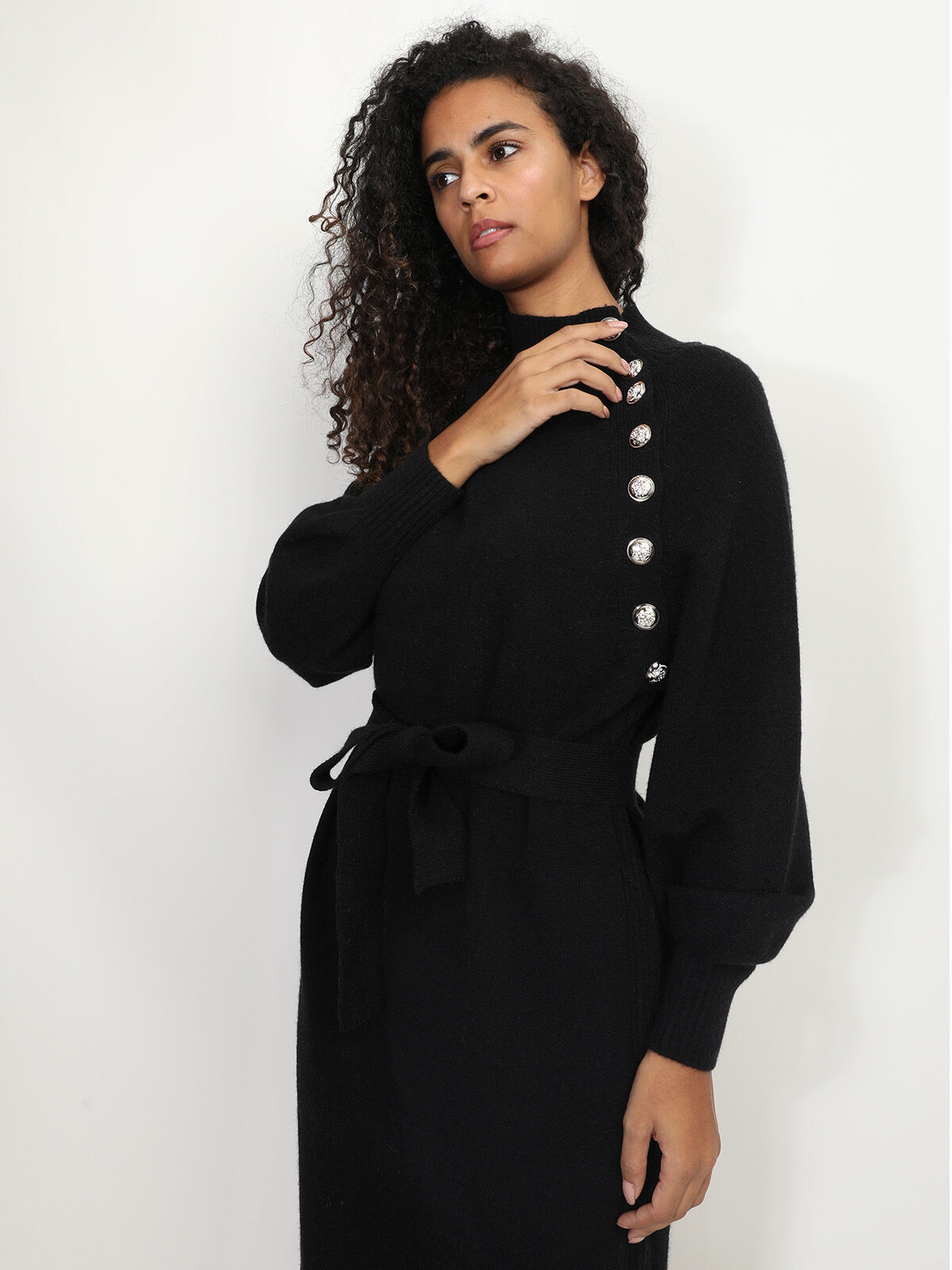 Robe pull à ceinture et boutons- Noir