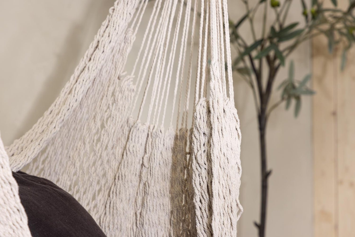 Kalino hangende tuinstoel, gebroken wit. 110 x 34 x 135 cm