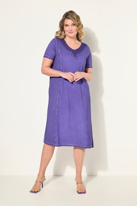 Jerseykleid, A-Line, cold dyed, V-Ausschnitt mit Lochstickerei, Halbarm