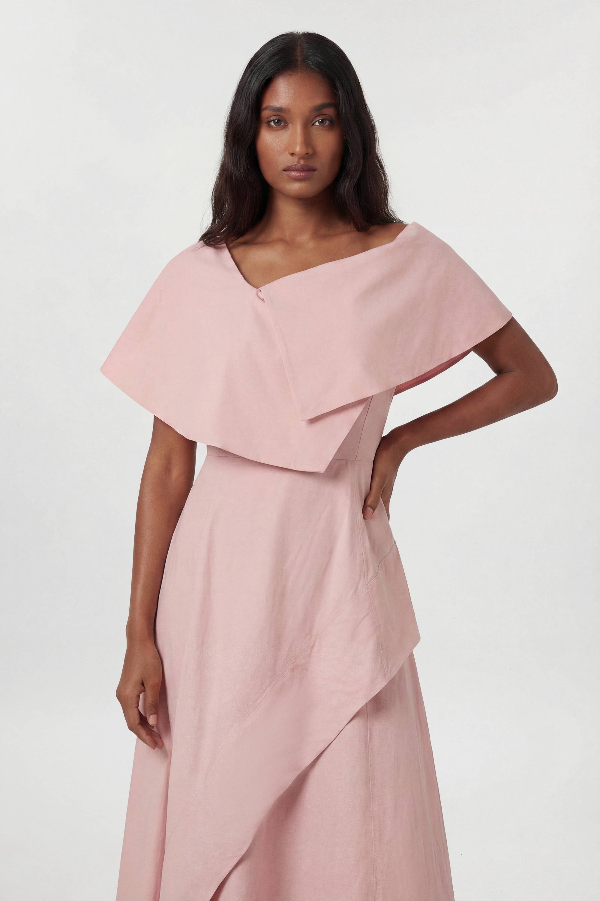 KarenMillen Robe Midi Premium En Viscose Lin À Col Asymétrique Et Jupe Ample Ajustée