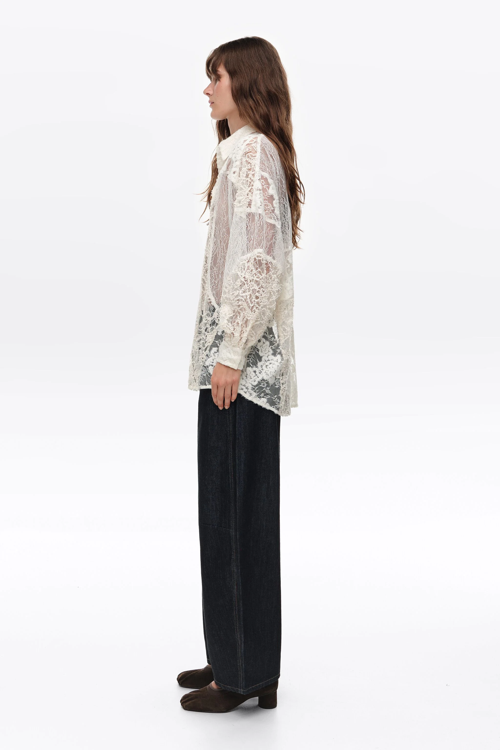 Camisa oversized marfim com patchwork de renda