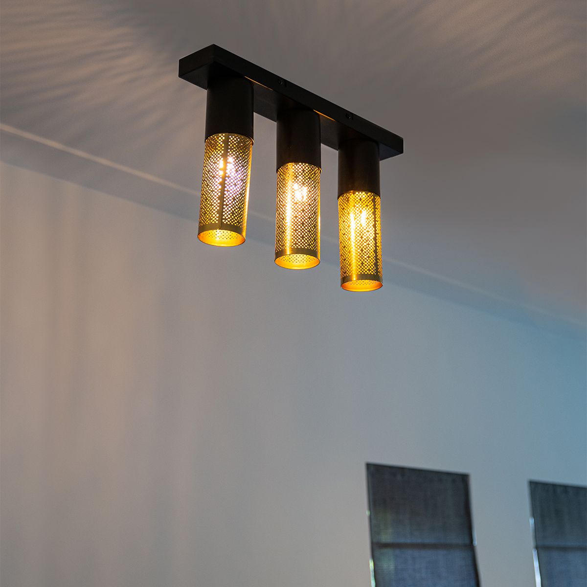 Industriële plafondlamp zwart met goud langwerpig 3-lichts - Raspi