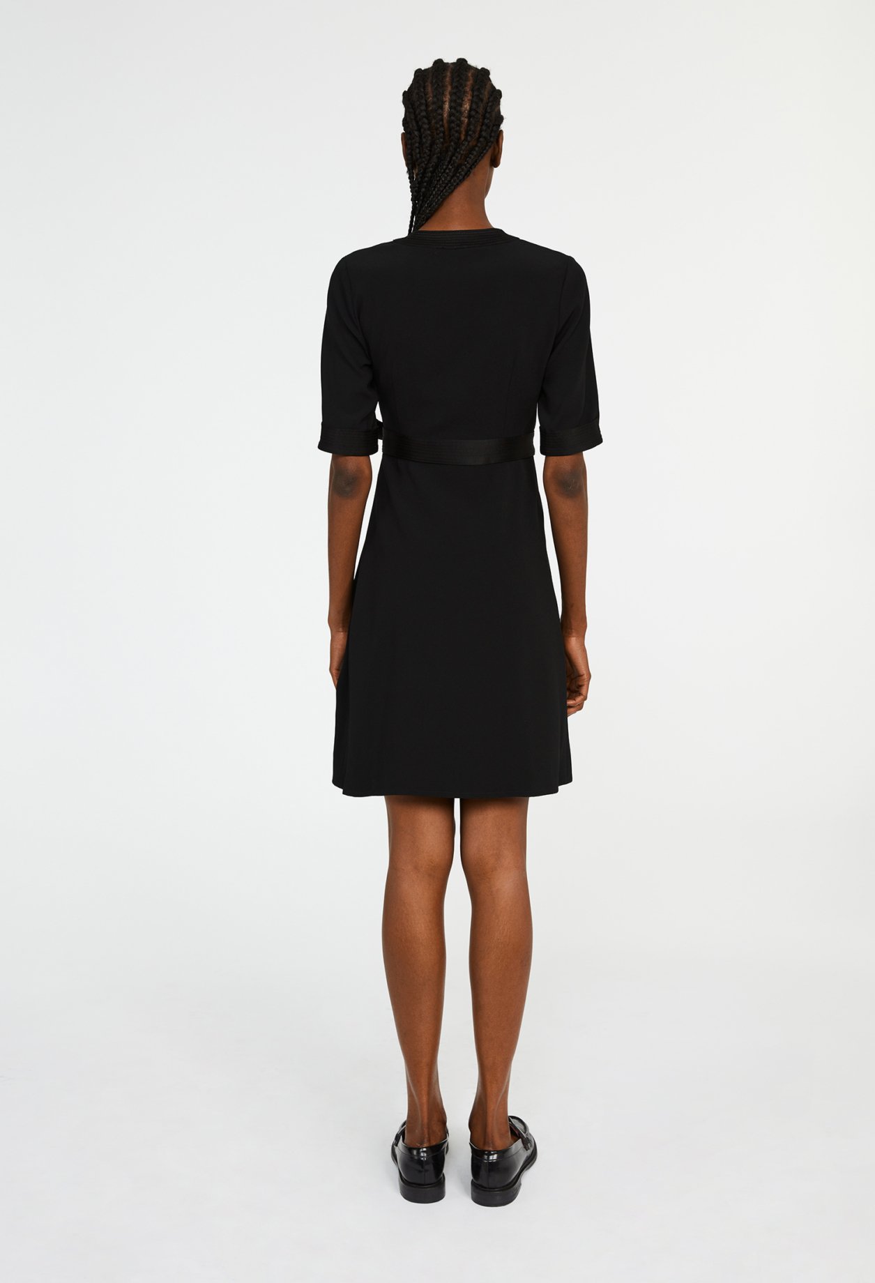 Robe courte porte-feuille
