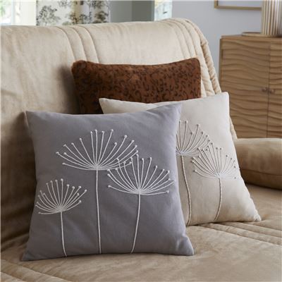 Coussin brodé fleurs - BECQUET CRÉATION