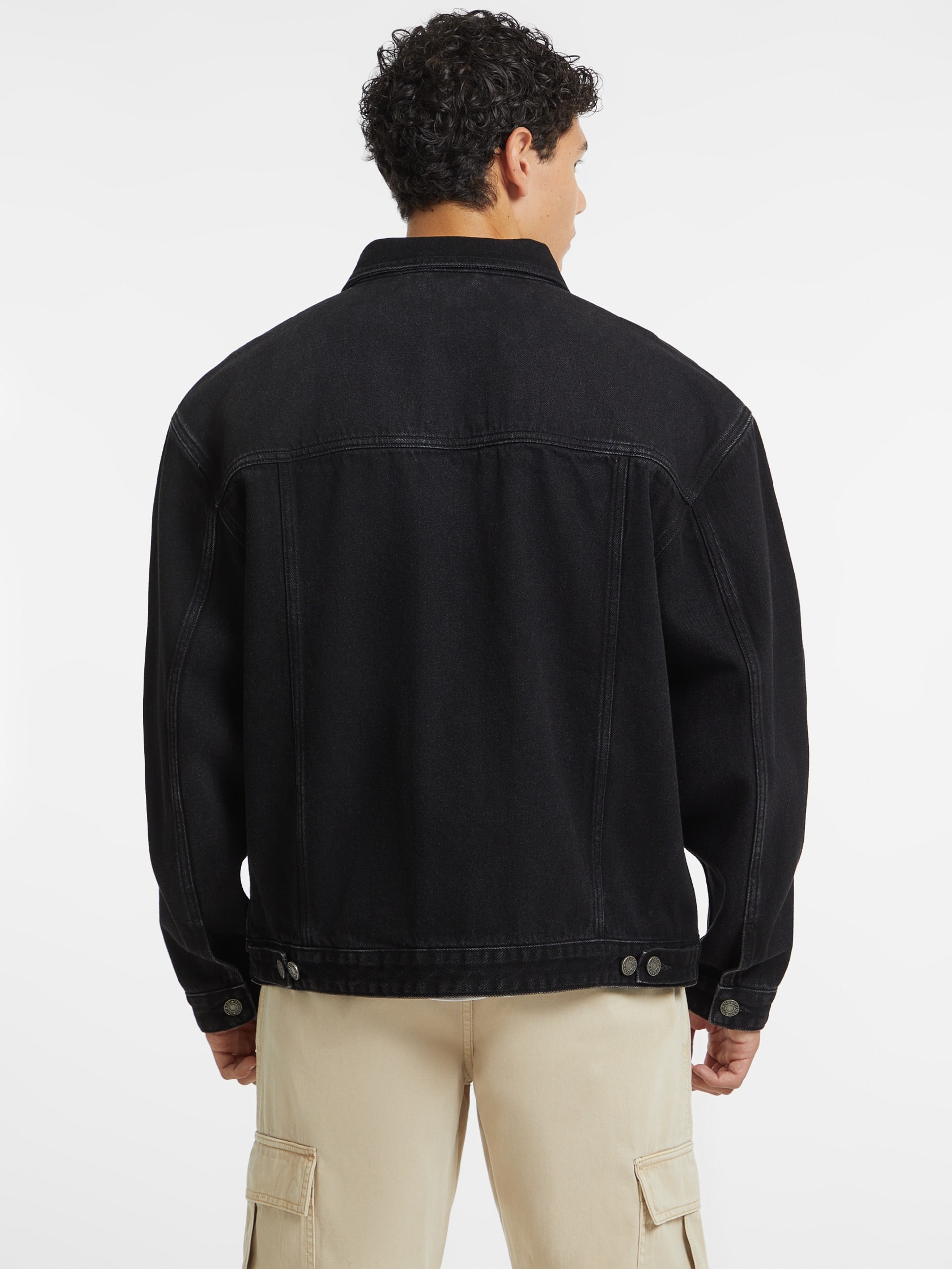 Jaqueta jeans oversized estilo caminhoneiro