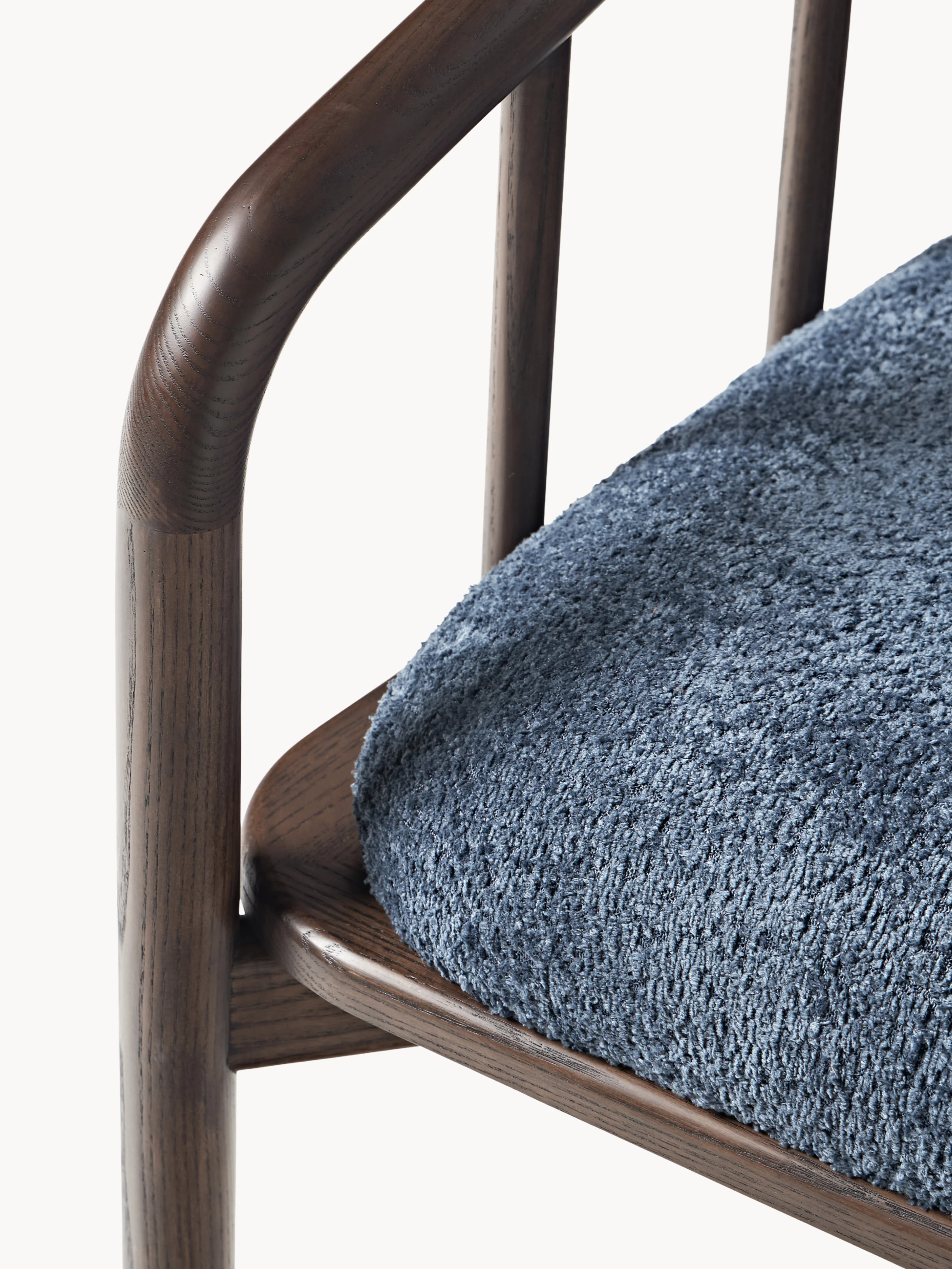 Loungefauteuil Balin van essenhout met teddy-bekleding