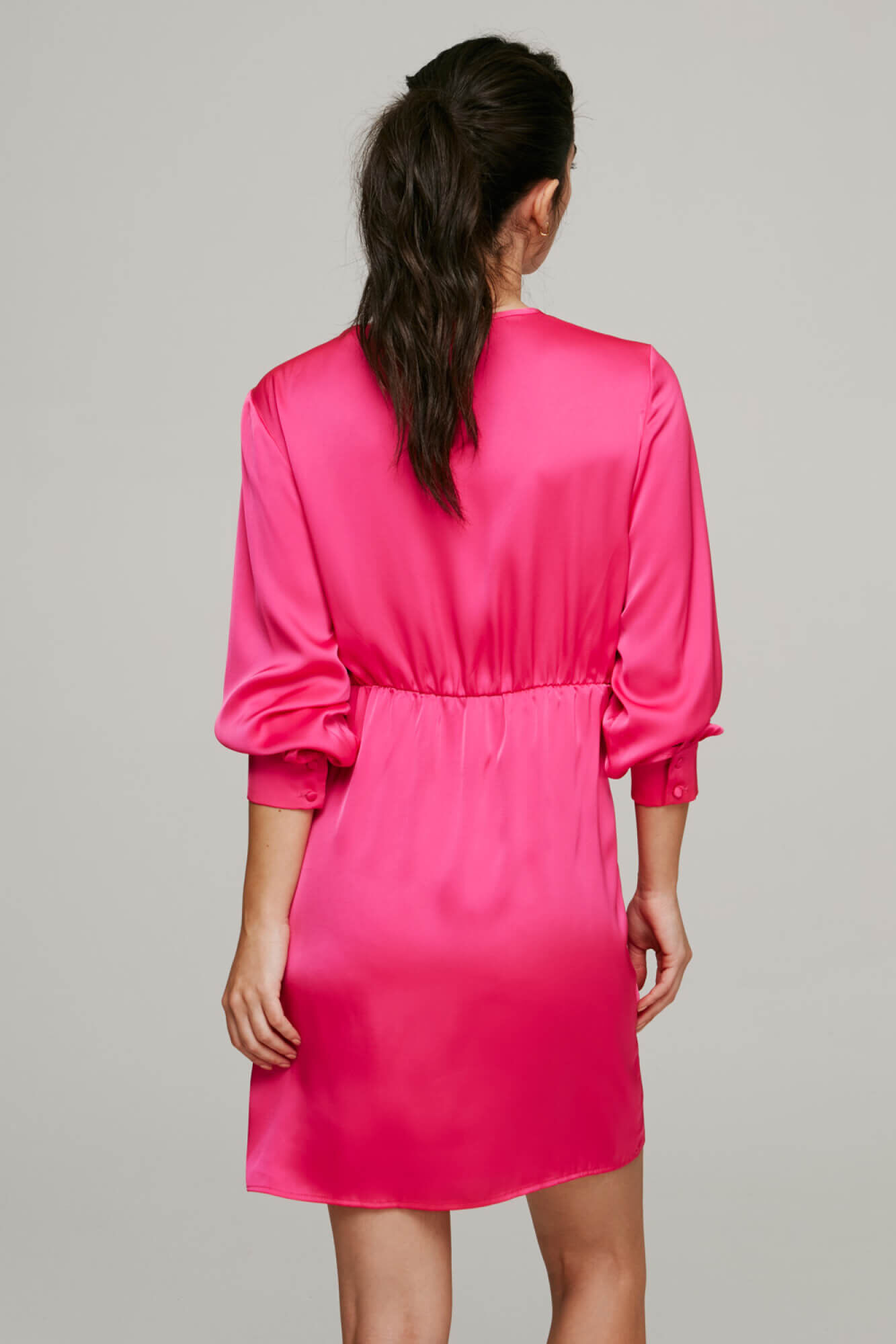 Vestido curto de manga comprida. - Rosa