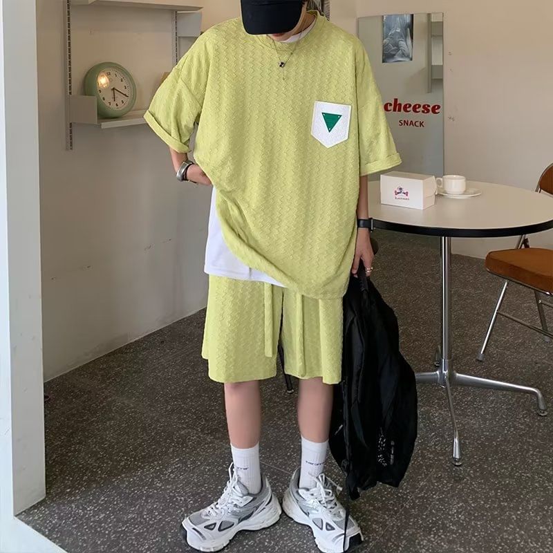 Cowpow - Set: T-shirt met driekwartmouwen, ronde hals, driehoekige applicatie en textuur + tailleband met trekkoord en wijde pijpen