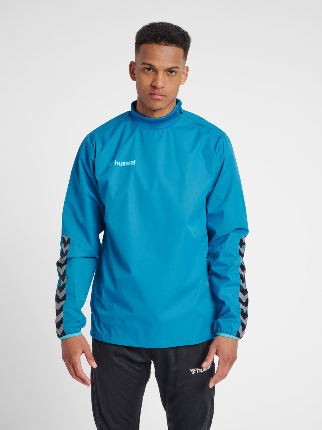 hmlAUTHENTIC WIND BREAKER