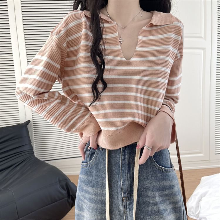 Robynn - Gestreepte crop top met lange mouwen, V-hals en kraag