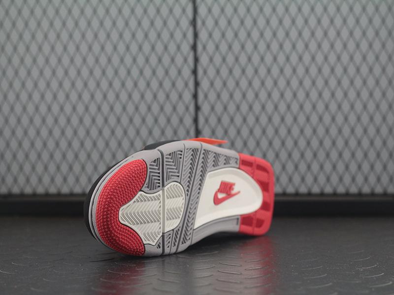 Air Jordan 4 Bred