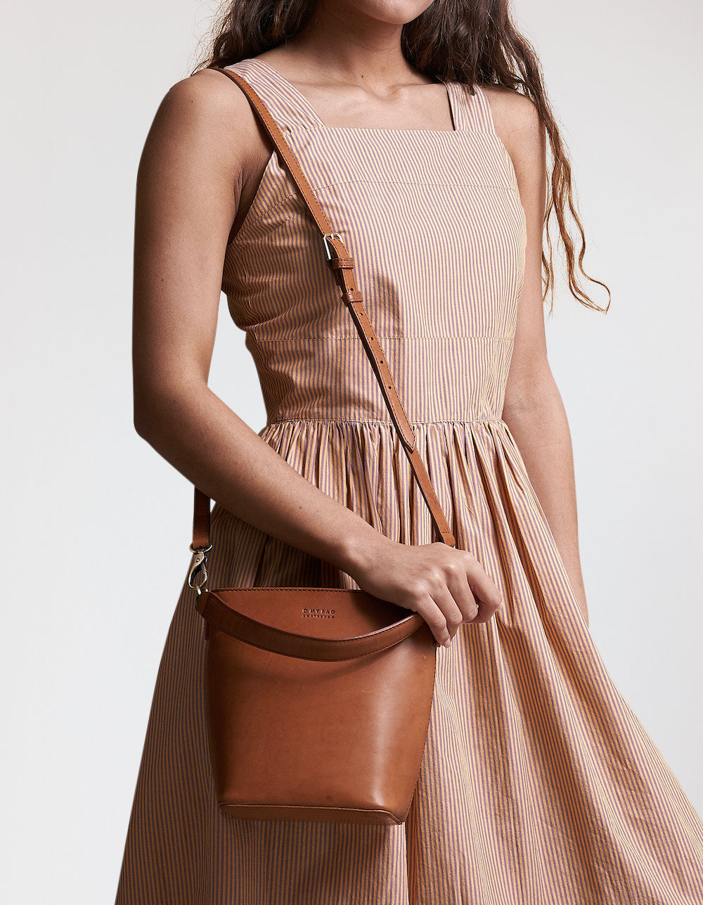 Bobbi Bucket Bag Midi - Cognac Classic Leather