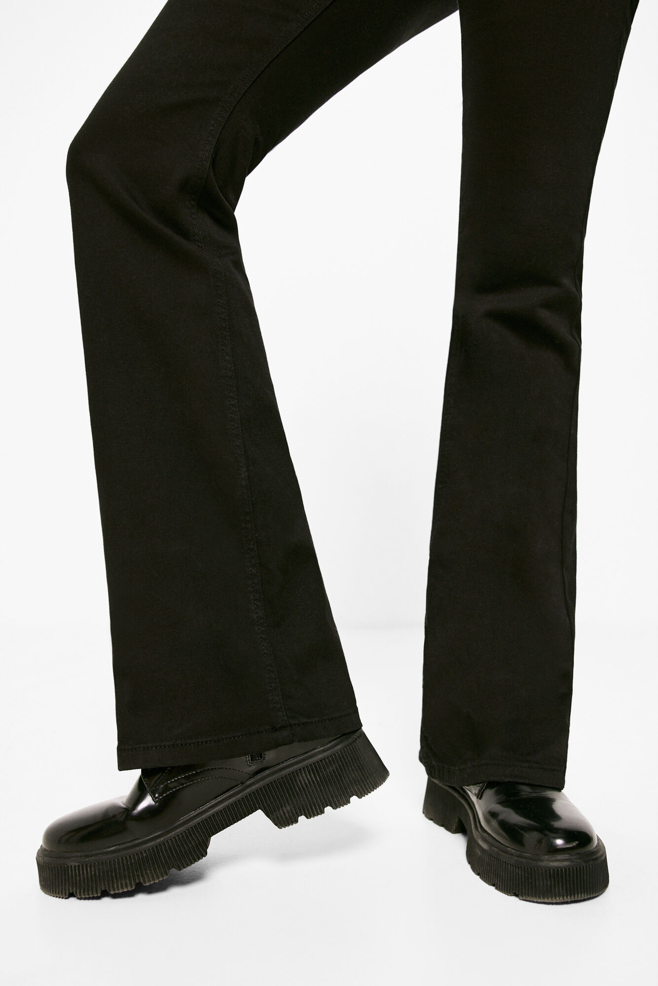 Calça jeans com lavagem sustentável e corte bota™