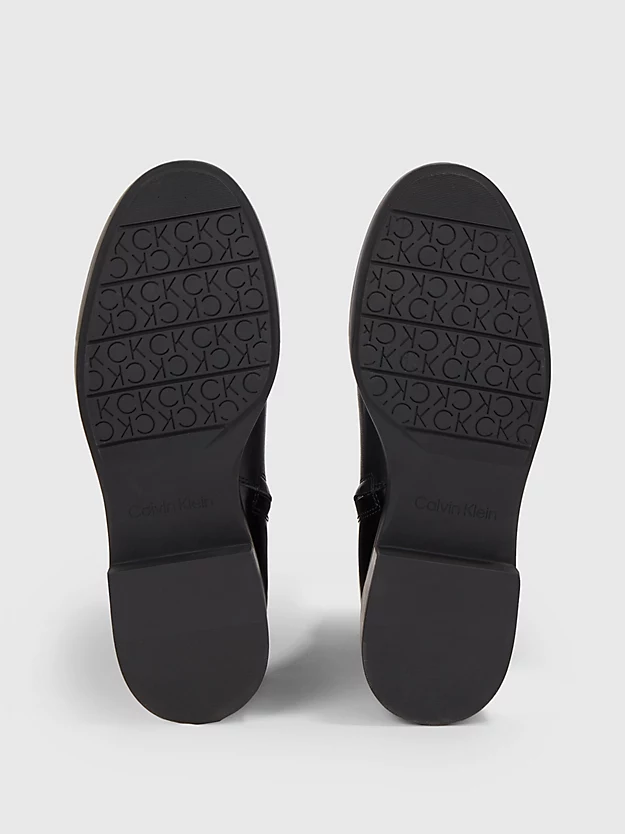 botas de couro até o tornozelo