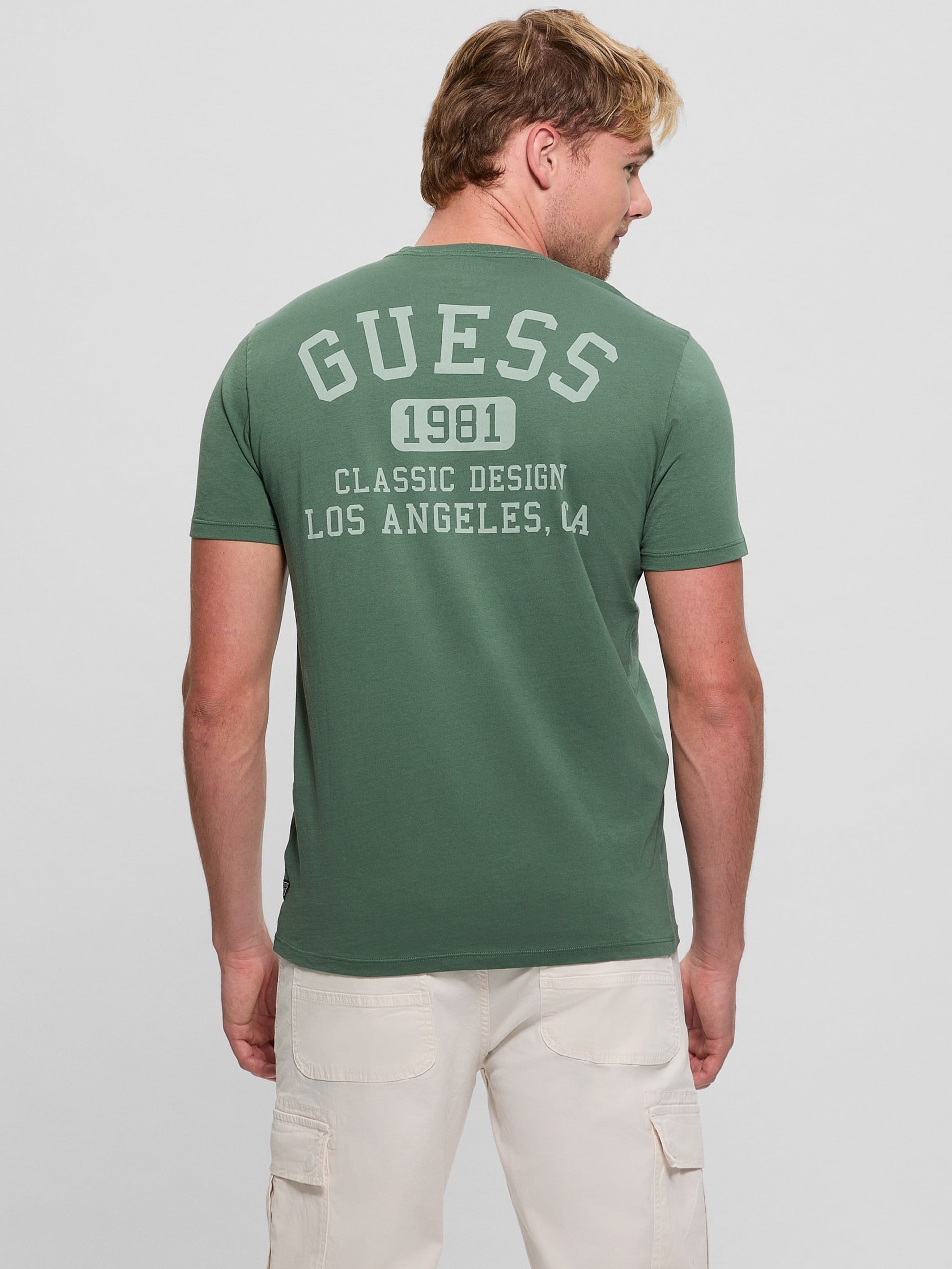Camiseta universitária exclusiva
