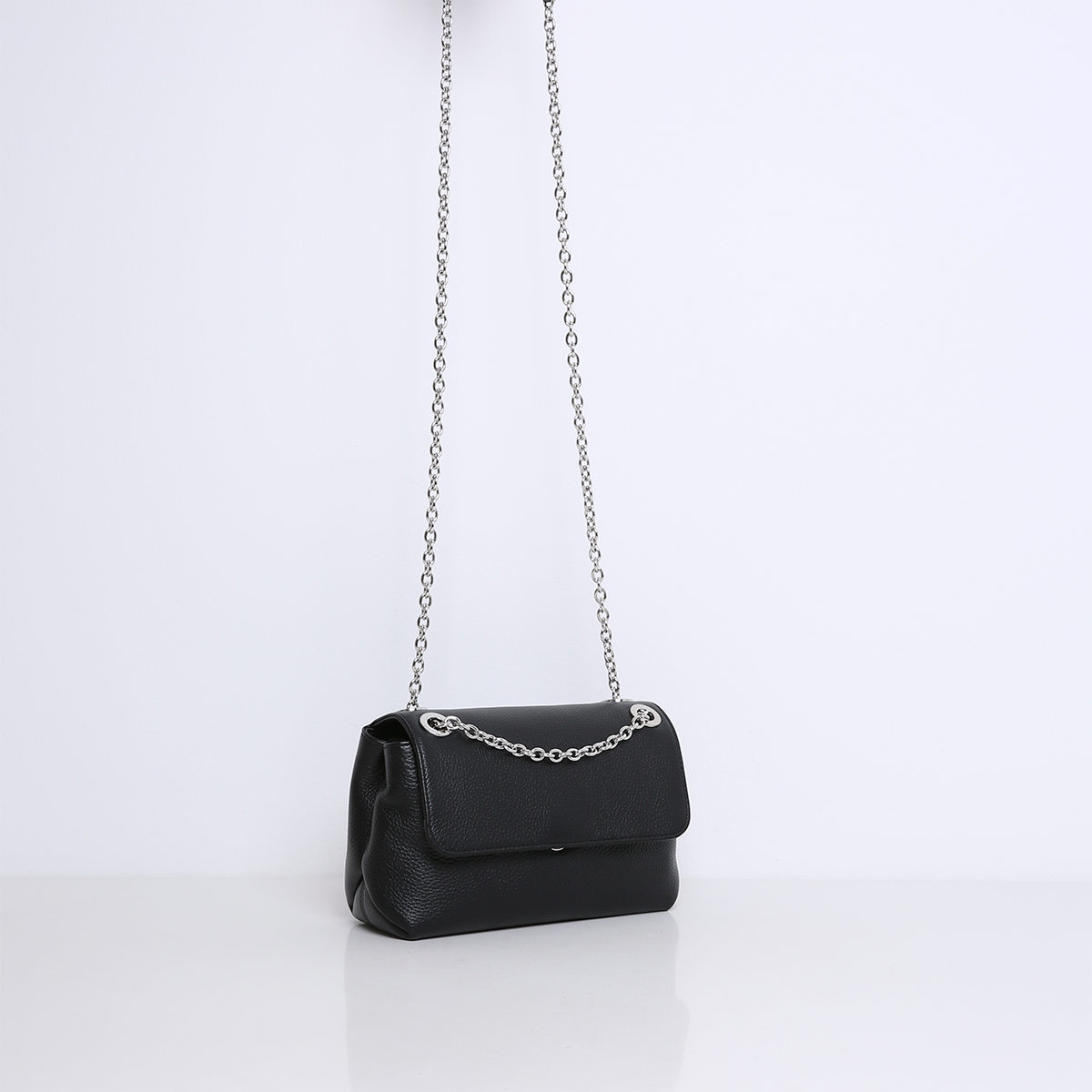LIV | BLACK