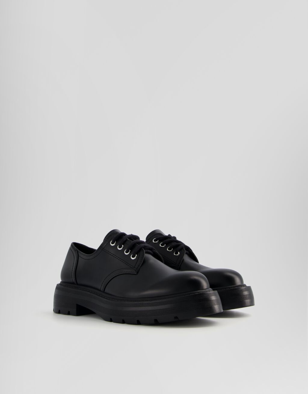 Sapatos derby planos com cadarço
