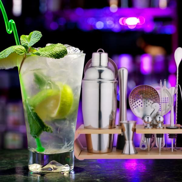 cocktailsettet med 16 deler med stativ