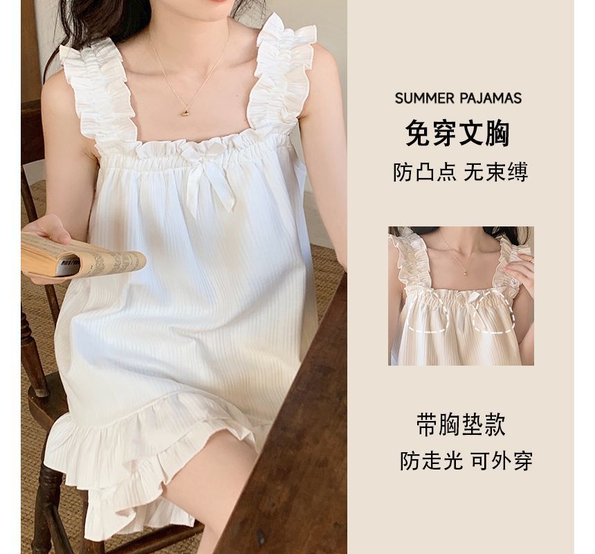 Dazzli - Pyjamaset: Gewatteerde top met strik en ruches + shorts