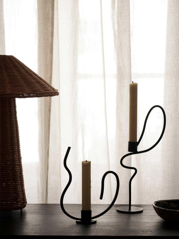 Ferm Living Valse kandelaar low zwart