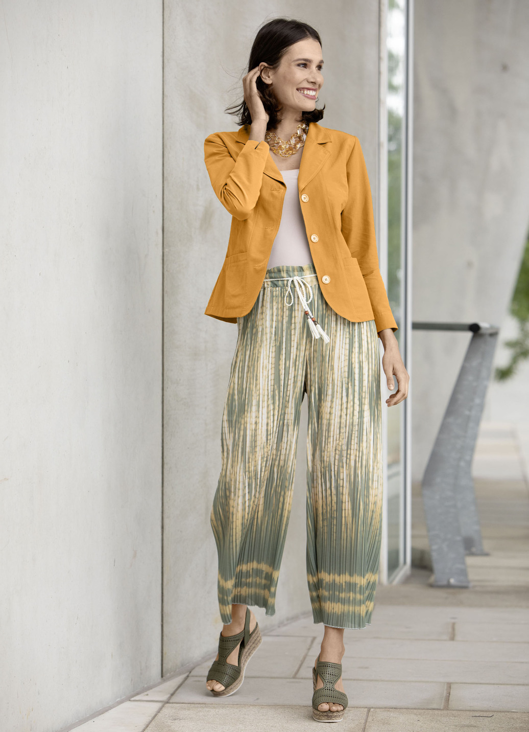 Blusenjacke mit Schulterpolster