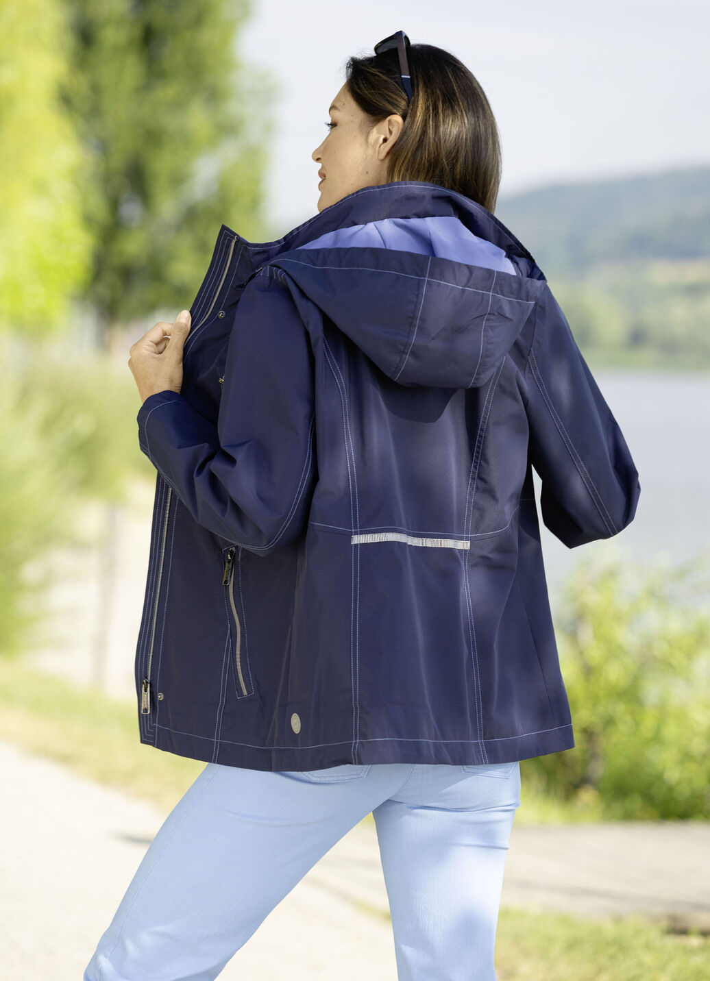 Funktionsjacke mit abnehmbarer Kapuze