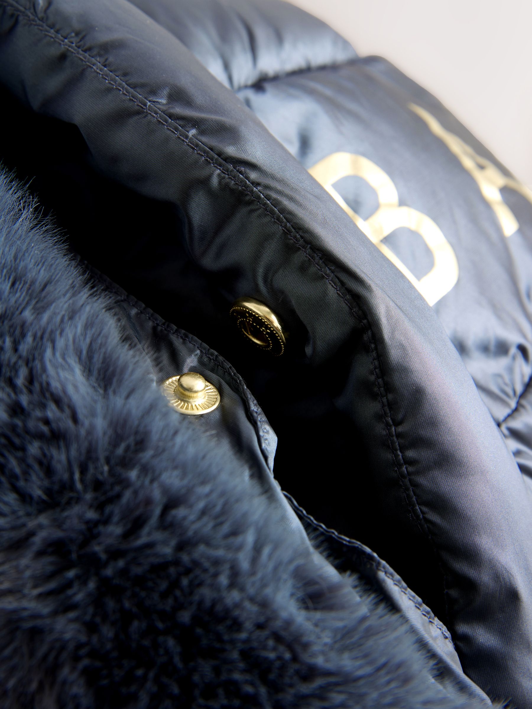 Marineblauw - Baker by Ted Baker Regenbestendige gewatteerde jas met geschulpte rand en afneembare tas