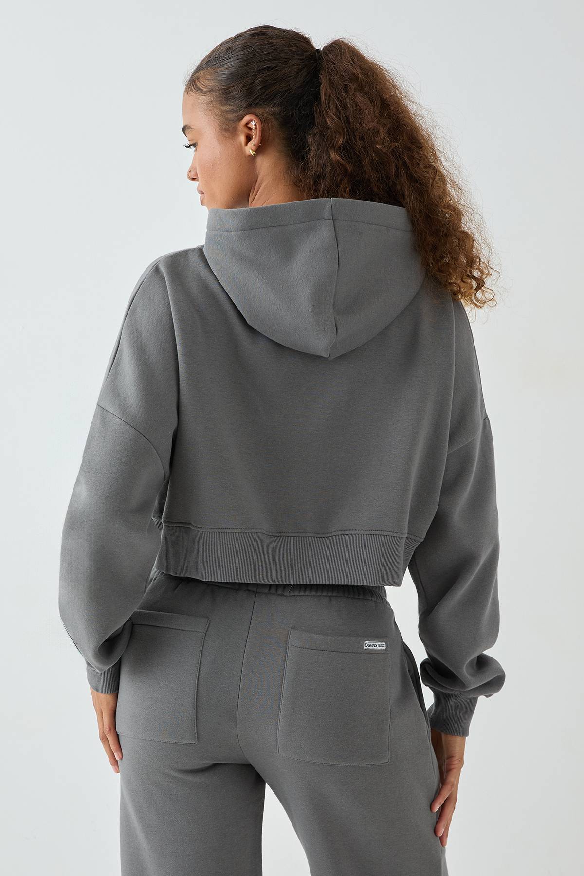 Sweat à Casynthétiqueche Court Boxy DSGN Studio