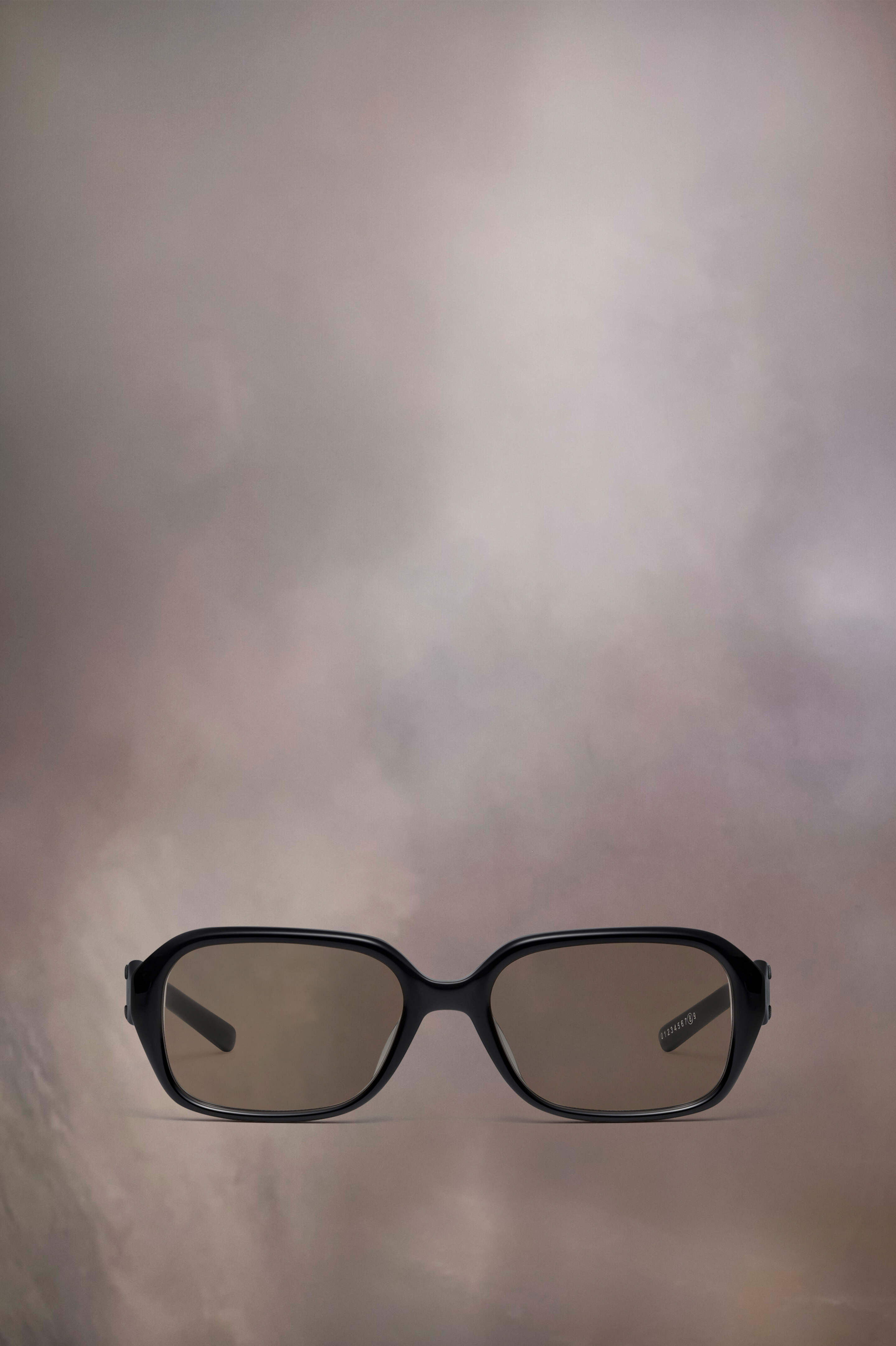 Lunettes de soleil futuristes noires x Gentle Monster​