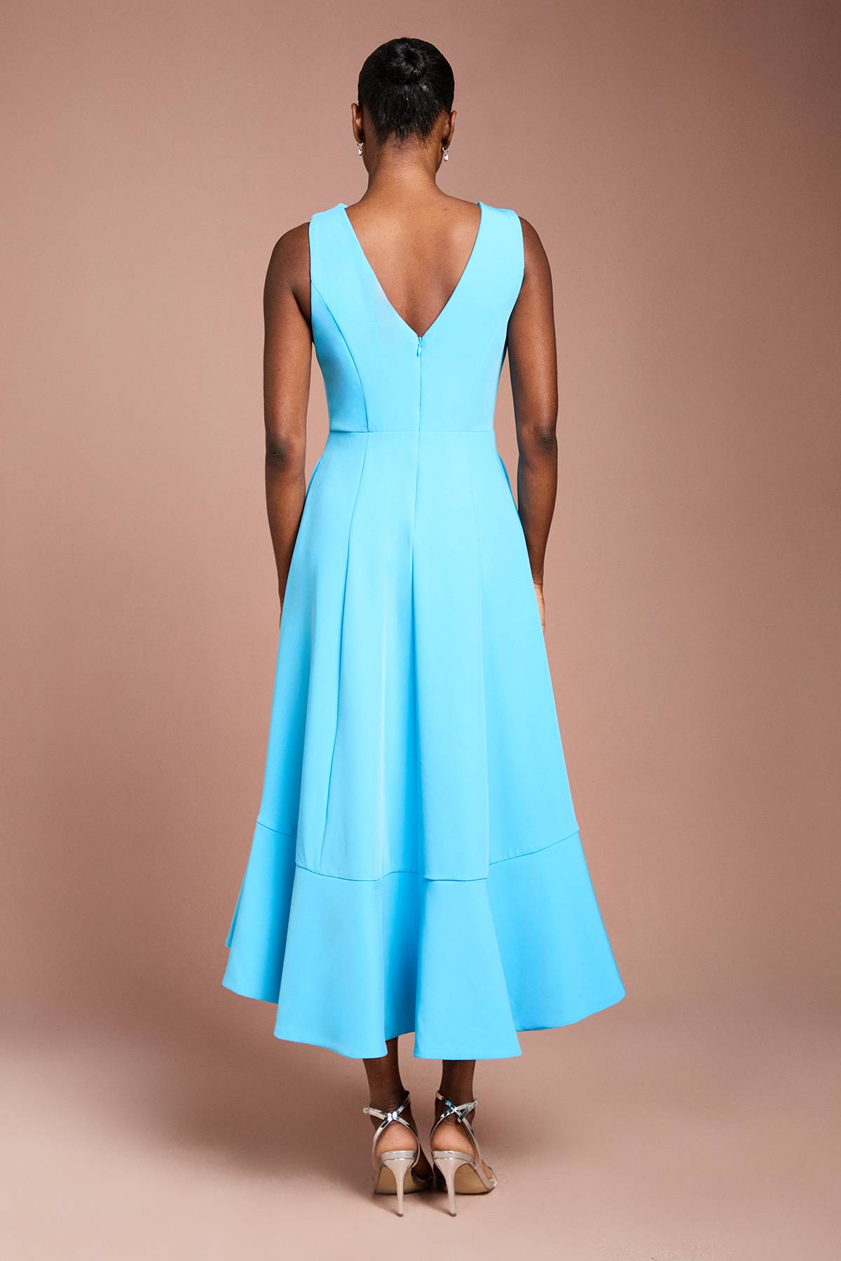 Coast Robe en Crêpe à Volants avec Dos Échancré