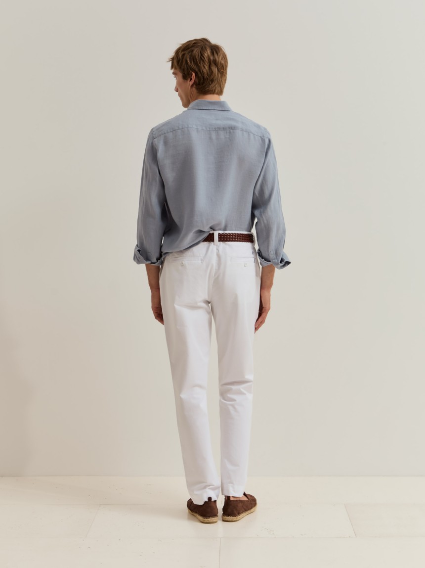 Calças chino regular fit de algodão