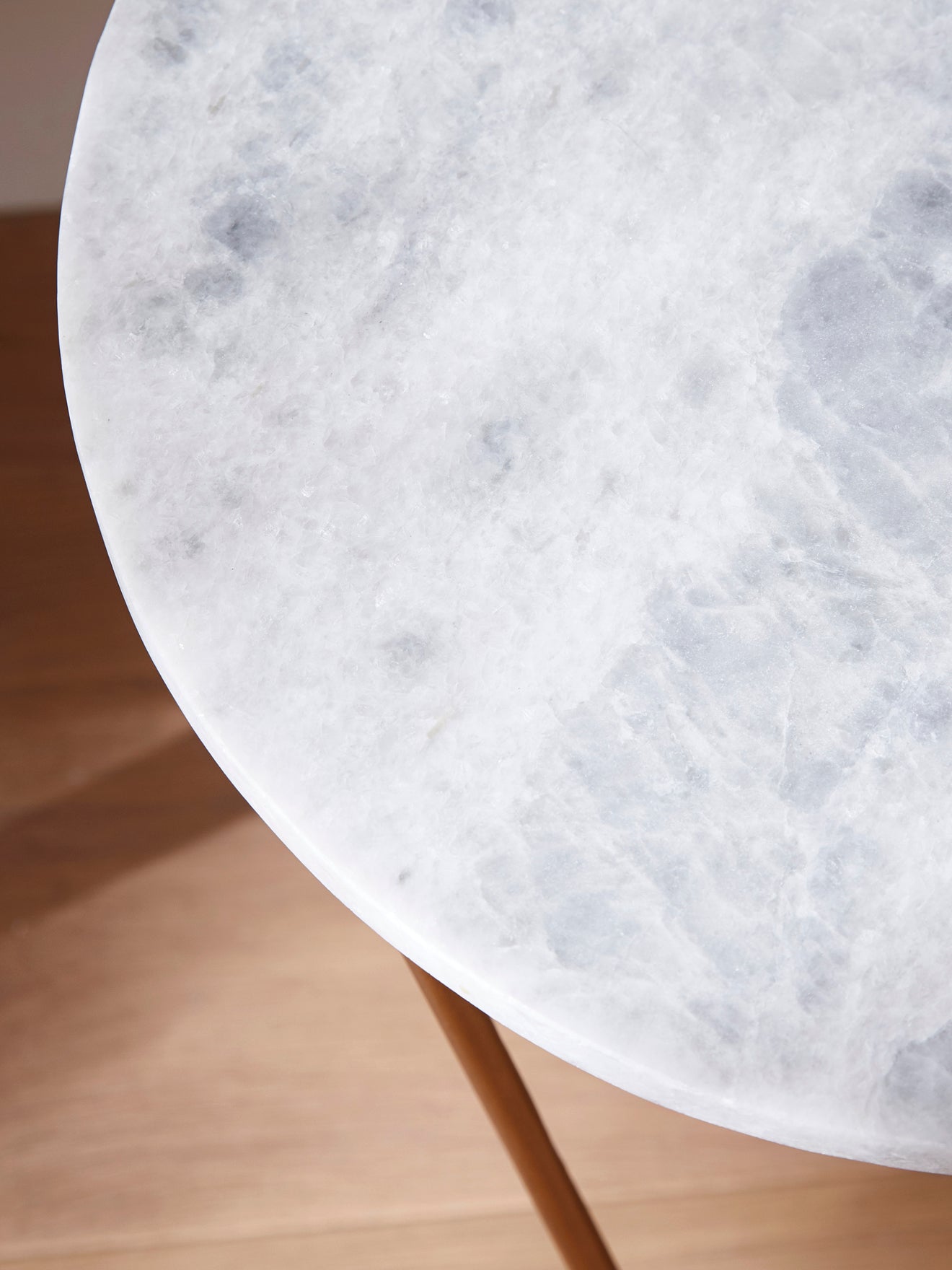 Petite table en marbre et métal