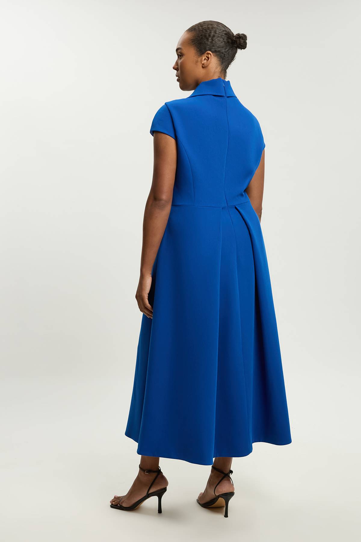 KarenMillen Robe Maxi Grande Taille À Encolure Carrée Ajustée Et Jupe Ample